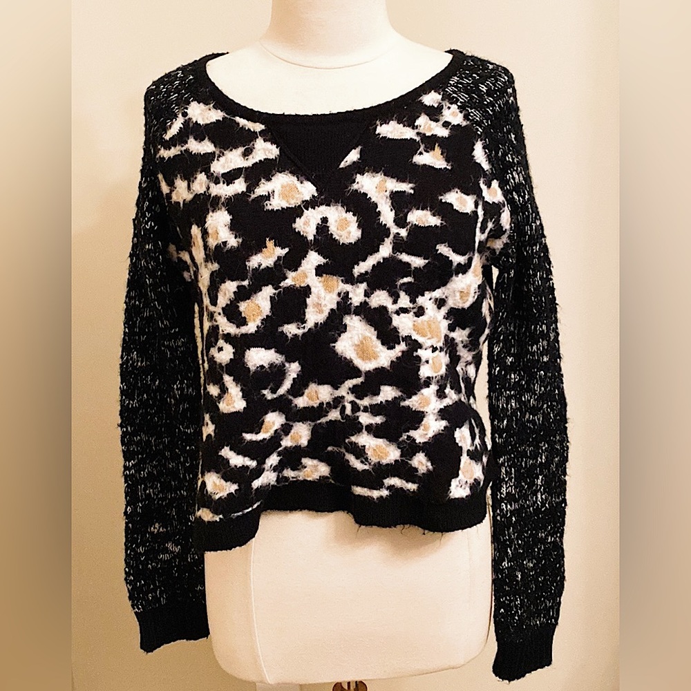 Miss Me Black White Animal Print SZ M Cozy Chic Boho Rocker Eyelash Wool Sweater